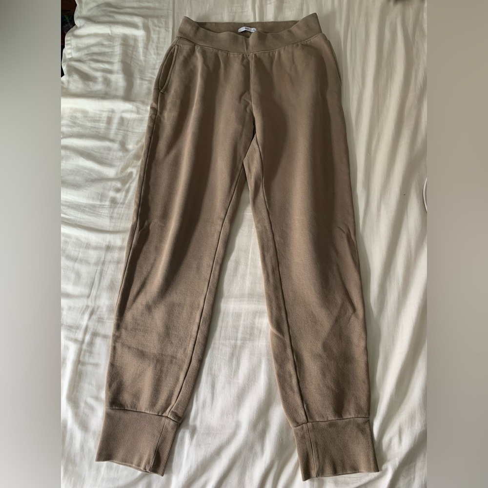 Aritzia TNA perfect pocket sweatpant in size small - kind of taupe brown color